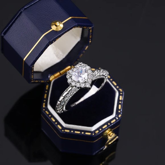 Stunning 1.00ctw Heart Shaped Bridal Ring 18k White Gold - Picture 5 of 6